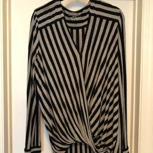Vince Camuto Black & Gray Long Sleeve Wrap Top